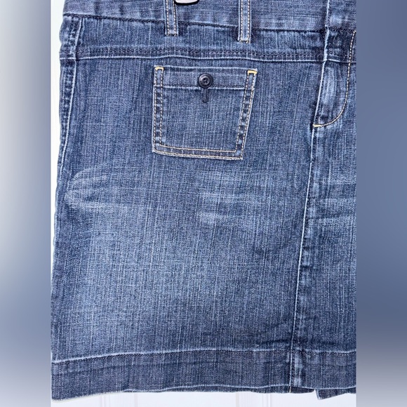 Tommy Hilfiger Denim Jean Mini Skirt Size 16 Dark Wash Classic Casual 5 Pocket - Picture 3 of 4